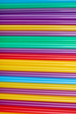 Renkli payet renk arka plan için içme. Soyut bir renkli plastik çöp, içme suyu veya meşrubat için kullanılan