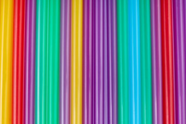 Renkli payet renk arka plan için içme. Soyut bir renkli plastik çöp, içme suyu veya meşrubat için kullanılan