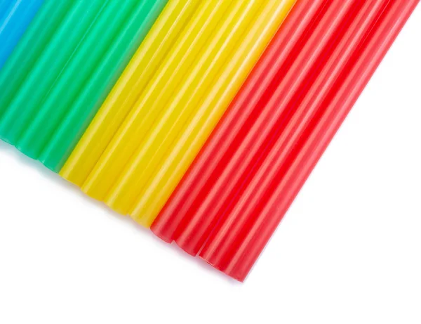 Красочные соломинки для цветного фона. Абстрактный цвет пластиковой соломинки, используемой для питьевой воды или безалкогольных напитков — стоковое фото