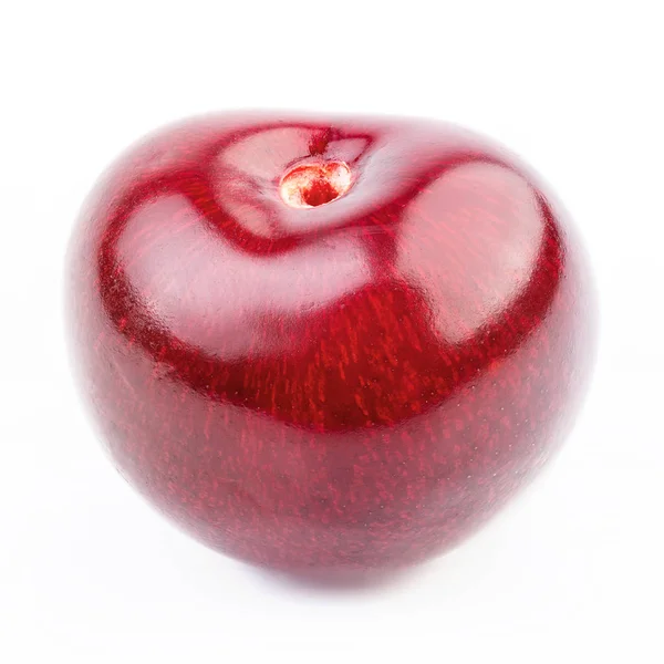 Izolované třešně. Cherry ovoce izolovaných na bílém pozadí s ořezovou cestou. Sweet cherry izolované na bílém — Stock fotografie