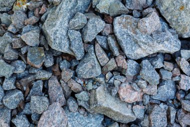 Granit çakıl doku. İnşaat malzemeleri. çakıl, ezilmiş taş, taş. gri granit çakıl arka plan karışım beton İnşaat endüstri için yukarıya kapatmak