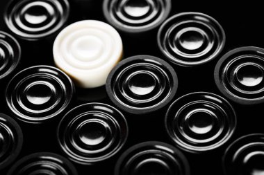 Bir kalabalık. Lider. Siyah ve beyaz. Taslaklar doku. Soyut resim. Masaüstü duvar kağıtları.