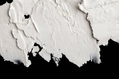 Yapısal Alçı beyaz siyah bir arka plan. Beyaz krema. boya karalama. Hamuru.