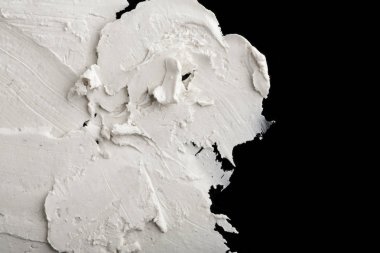 Yapısal Alçı beyaz siyah bir arka plan. Beyaz krema. boya karalama. Hamuru.