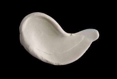 Yapısal Alçı beyaz siyah bir arka plan. Beyaz krema. boya karalama. Hamuru.