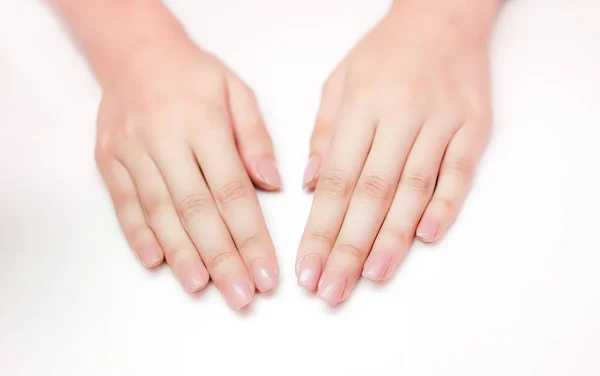 Ręce Kobieta Piękny Manicure Pięknych Ręcznie Paznokci Perfect Francuski Manicure — Zdjęcie stockowe