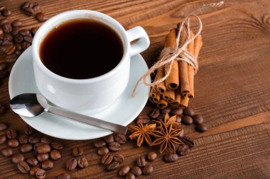 Kahve çekirdekleri. Günaydın. Kavrulmuş kahve çekirdekleri arka plan kapatın. Üst metin kopyalama yeri olan kahve çekirdekleri kazık. Kahve evi.