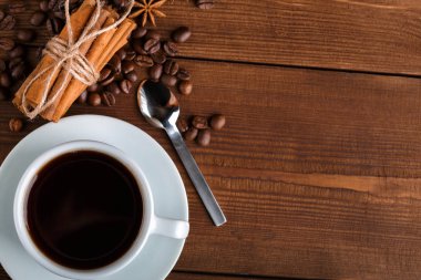 Kahve çekirdekleri. Günaydın. Kavrulmuş kahve çekirdekleri arka plan kapatın. Üst metin kopyalama yeri olan kahve çekirdekleri kazık. Kahve evi.