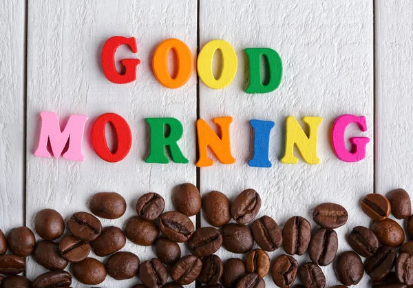 Kahve çekirdekleri. Günaydın. Kavrulmuş kahve çekirdekleri arka plan kapatın. Üst metin kopyalama yeri olan kahve çekirdekleri kazık. Kahve evi.