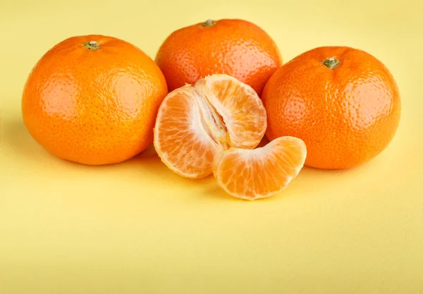 Mandarina Madura Close Fundo Branco Laranja Tangerina Colorido Comida Bebida — Fotografia de Stock