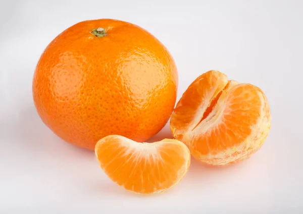 Reife Mandarine Großaufnahme Auf Weißem Hintergrund Mandarinenorange Bunte Speisen Und — Stockfoto