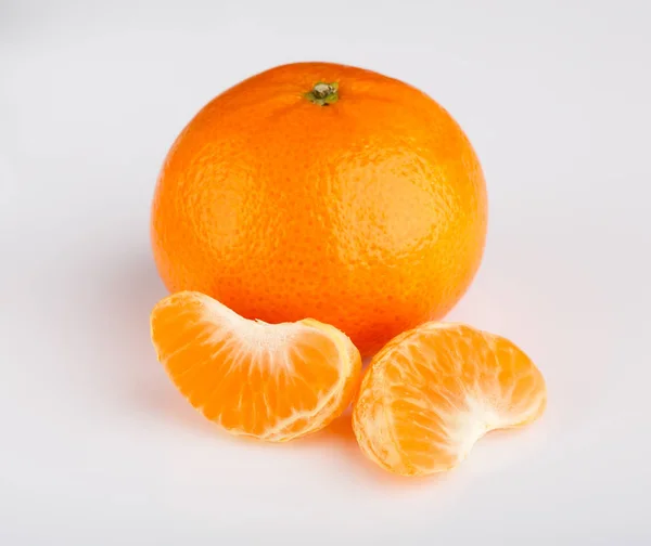 Reife Mandarine Großaufnahme Auf Weißem Hintergrund Mandarinenorange Bunte Speisen Und — Stockfoto