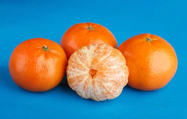 Reife Mandarine Großaufnahme Auf Weißem Hintergrund Mandarinenorange Bunte Speisen Und — Stockfoto