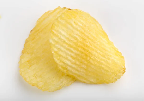 Des chips croustillantes. Restauration rapide. Des pommes de terre. Aliments gras malsains. copeaux ondulés — Photo