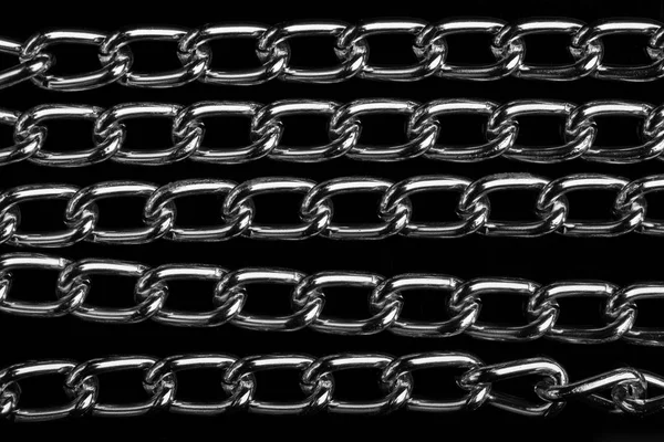 Kettenhaufen Abstrakter Metallhintergrund Kollektion Silberschmuckketten Auf Einem Isolierten Schwarzen Hintergrund — Stockfoto