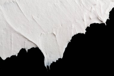 Yapısal Alçı beyaz siyah bir arka plan. Beyaz krema. boya karalama. Hamuru