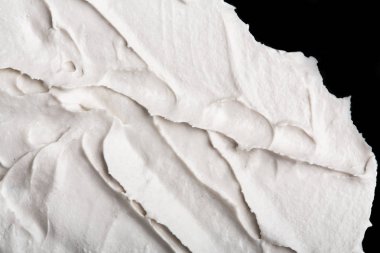 Yapısal Alçı beyaz siyah bir arka plan. Beyaz krema. boya karalama. Hamuru