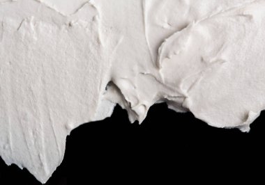 Yapısal Alçı beyaz siyah bir arka plan. Beyaz krema. boya karalama. Hamuru