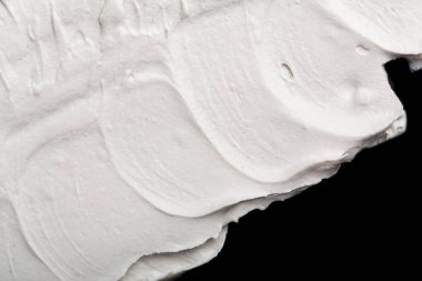 Yapısal Alçı beyaz siyah bir arka plan. Beyaz krema. boya karalama. Hamuru