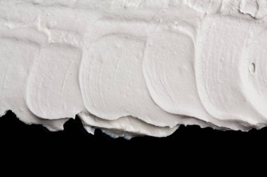 Yapısal Alçı beyaz siyah bir arka plan. Beyaz krema. boya karalama. Hamuru