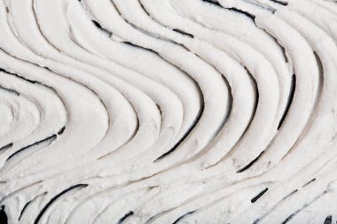 Yapısal Alçı beyaz siyah bir arka plan. Beyaz krema. boya karalama. Hamuru