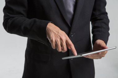 closeup tablet ekran dokunaklı işadamı parmak