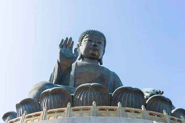 巨大な天タン巨大な大仏香港で — ストック写真