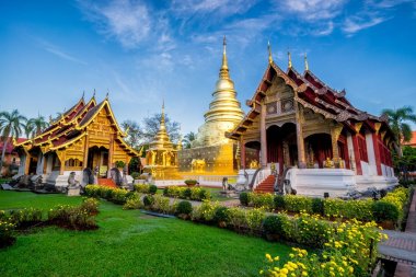 Wat Phra Singh tapınak gündoğumu ceza. Bu tapınak su içerir