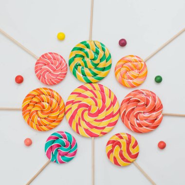 Desen tatlı lolipop şeker beyaz arka plan, üst üzerinde görüntülemek fla