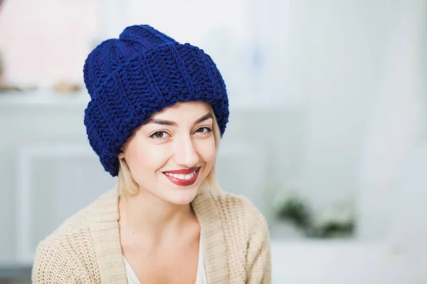 Young Woman Warm Hand Knitted Hat Home Closeup Portrait Beautiful — Stock Photo, Image