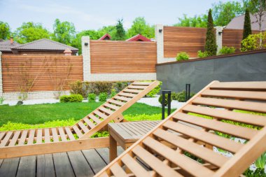 2020 yazında iki boş güneşlik, turist yok..