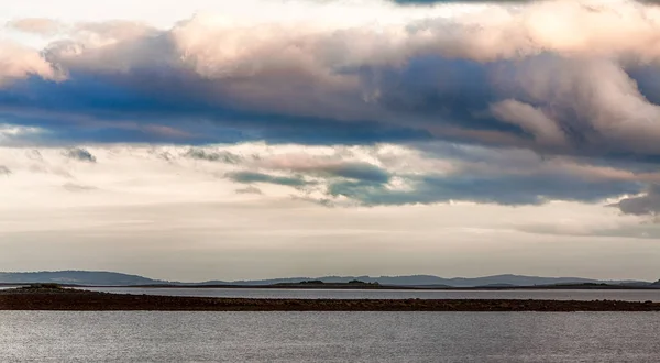 Puesta de sol sobre el Mar de Irlanda / Belfast Lough, desde Groomsport, Bangor , —  Fotos de Stock