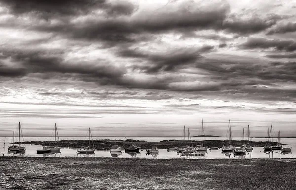 Barcos ao pôr do sol, em Groomsport Marina, Bangor, Irlanda do Norte , — Fotografia de Stock