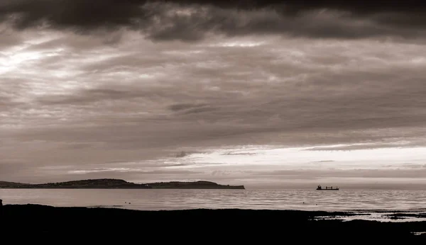 Pôr do sol sobre o mar da Irlanda / Belfast Lough, de Groomsport, Bangor , — Fotografia de Stock