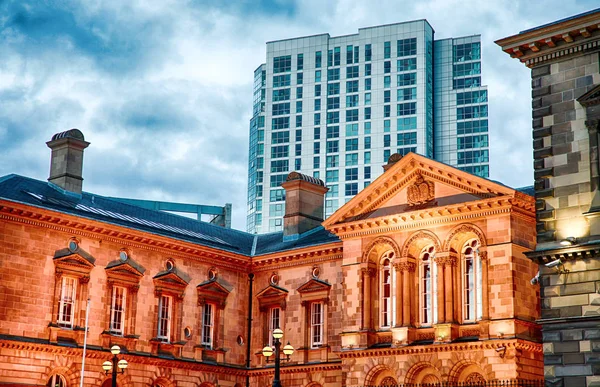 Belfast Skyline in de avond, Belfast City, Noord-Ierland, — Stockfoto