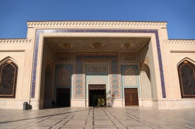 Tesisin camilerin Şah Cheragh girişi. Şiraz, Iran. 