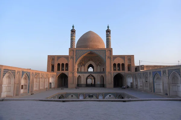 Mosque in the setting sun. Iran. Kashan. Agha Bozorg mosque — Stock Photo, Image