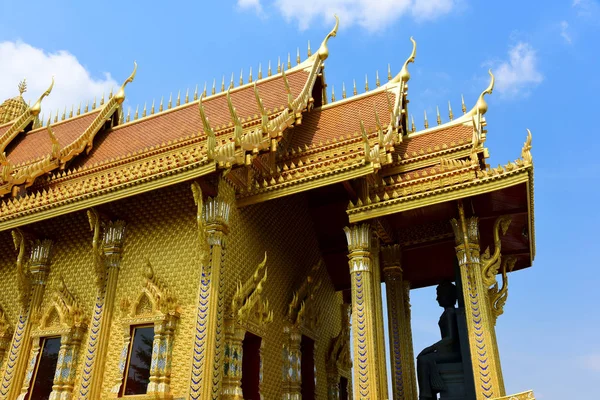 Piękny złoty Pałac, świątynia w Ancient City park "Muang Boran", Prowincja Samut Prakan. Tajlandia — Zdjęcie stockowe