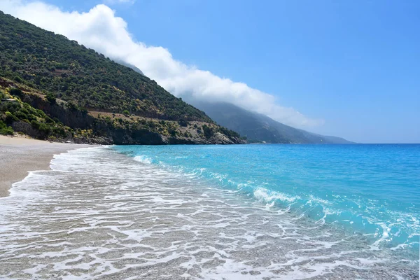 Pláž Ölüdeniz. Středozemní moře, pobřeží Turecka. — Stock fotografie