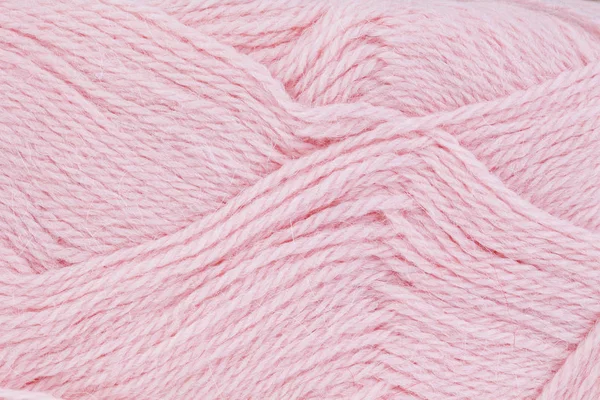 Een close-up beeld roze wol garen voor breien. Achtergrond — Stockfoto