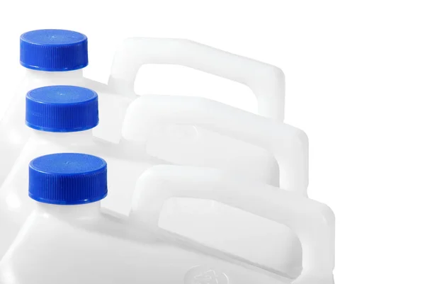 Üç beyaz plastik tanklar 1.