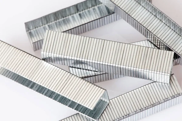 Zımba, beyaz arka plan üzerinde closeup için metal zımba.