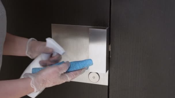 Treats a special liquid door handle in the office — Stock Video