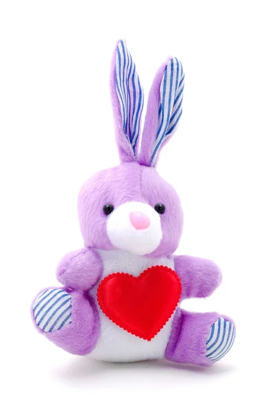 Conejo de juguete morado ligero conejo sentado con el corazón . — Foto de Stock