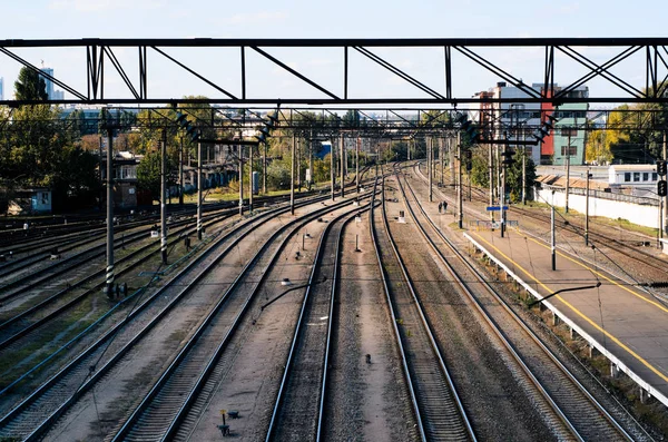 Dworzec kolejowy z wolna trasy. — Zdjęcie stockowe