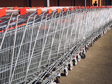 Alışveriş sepeti arabaları, satır.