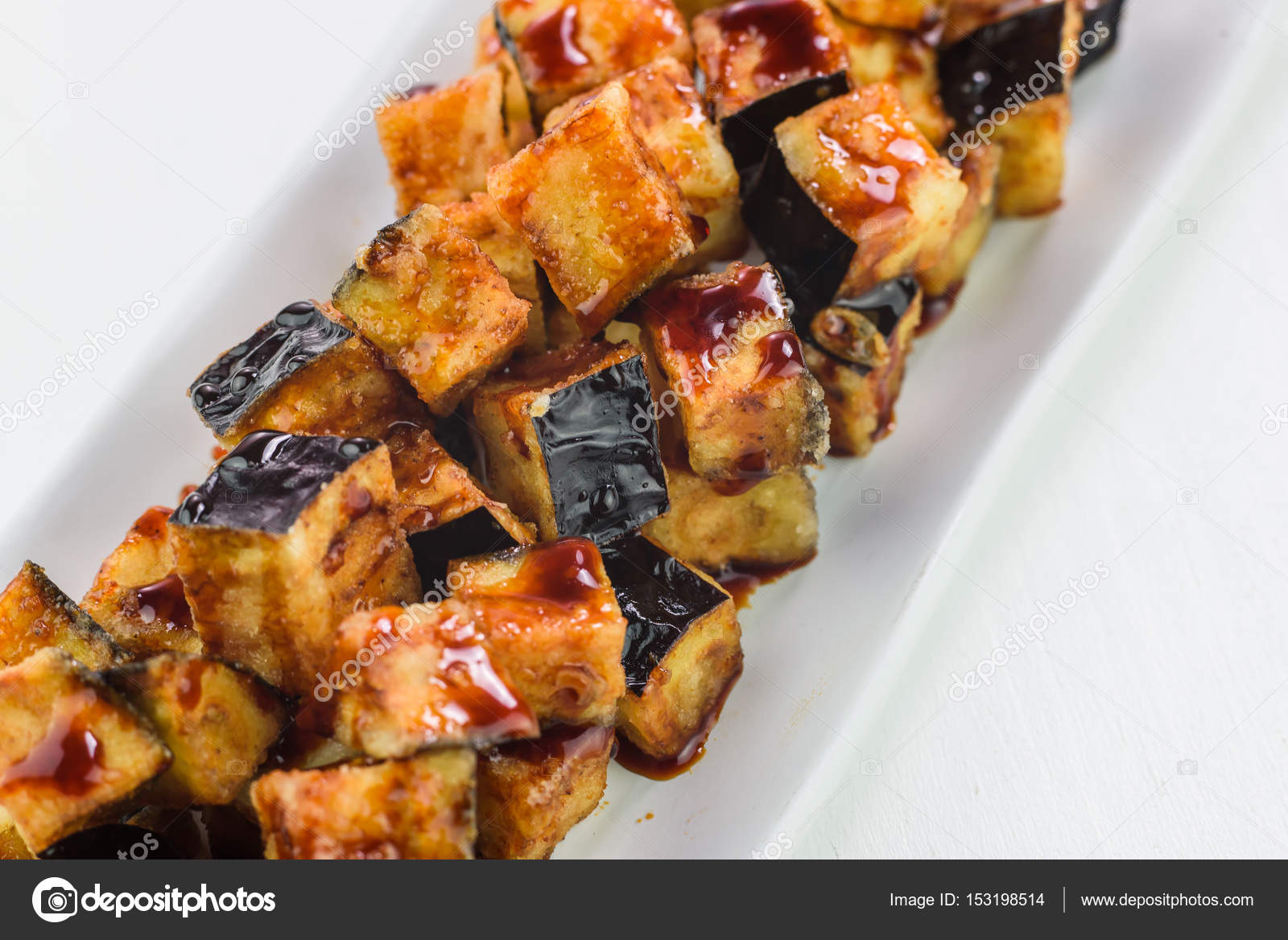 Баклажаны цай дао. Баклажаны в хрустящей корочке. Свит-чили хрустящие баклажаны. Хрустящие баклажаны в кисло-сладком соусе. Карамелизированные баклажаны с хрустящей корочкой.