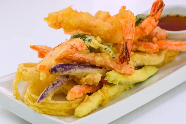 Langostinos recubiertos de pan rallado y picante y fritos . — Foto de Stock