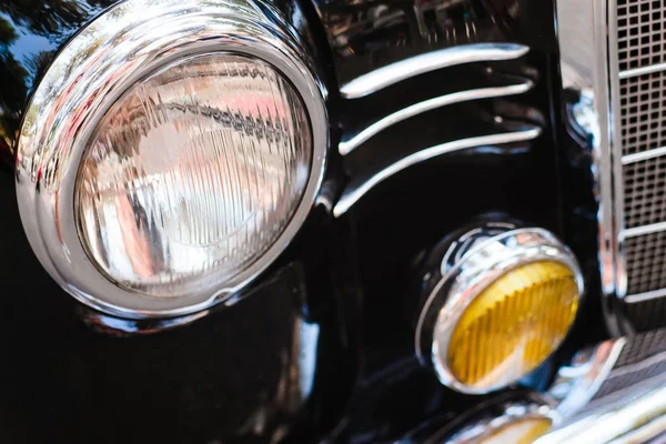 Close Front Headlight Black Vintage Car Exhibition Retro Car Details — Stock Photo, Image