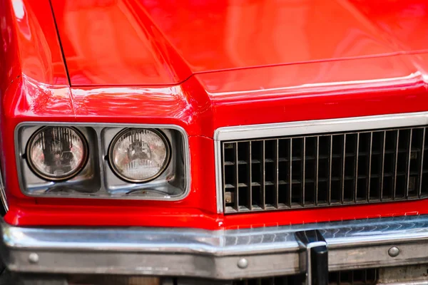 Närbild Den Främre Strålkastaren Röd Vintage Bil Utställning Klassiska Retromobile — Stockfoto
